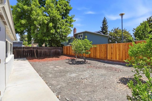 421 Burgoyne Street, Mountain View, CA 94043