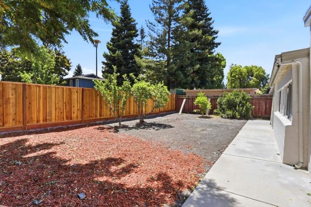 421 Burgoyne Street, Mountain View, CA 94043