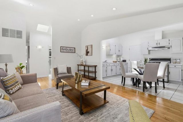 421 Burgoyne Street, Mountain View, CA 94043