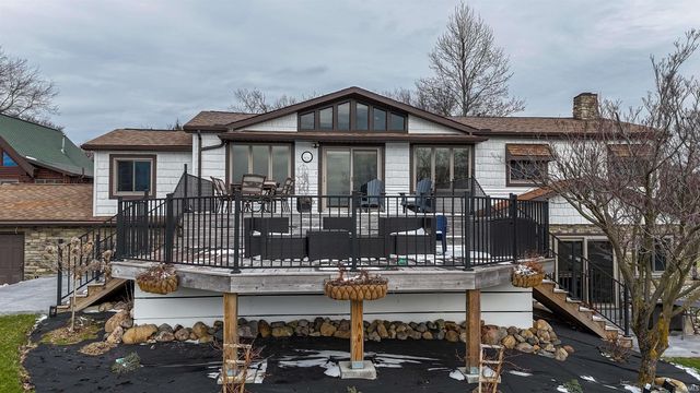 255 Lane 220 Lake Gage, Angola, IN 46703