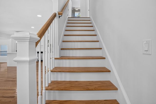 46 Richardson, Lowell, MA 01850