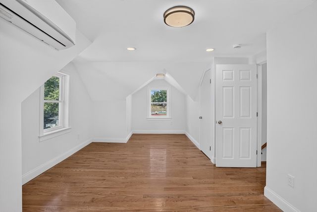 46 Richardson, Lowell, MA 01850