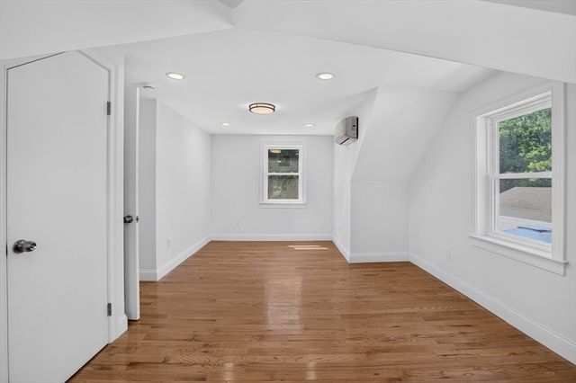 46 Richardson, Lowell, MA 01850