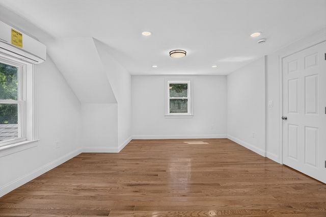 46 Richardson, Lowell, MA 01850