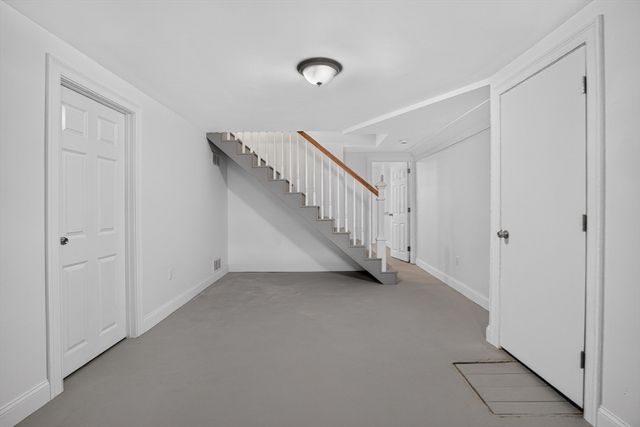 46 Richardson, Lowell, MA 01850