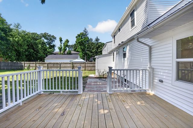 46 Richardson, Lowell, MA 01850
