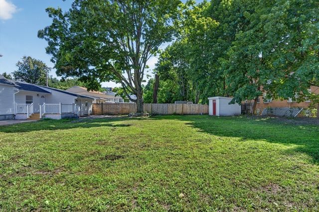46 Richardson, Lowell, MA 01850