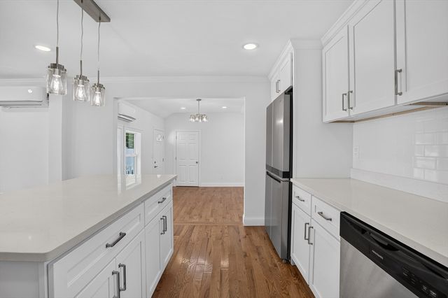 46 Richardson, Lowell, MA 01850