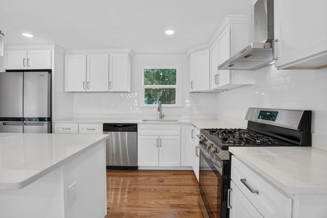 46 Richardson, Lowell, MA 01850