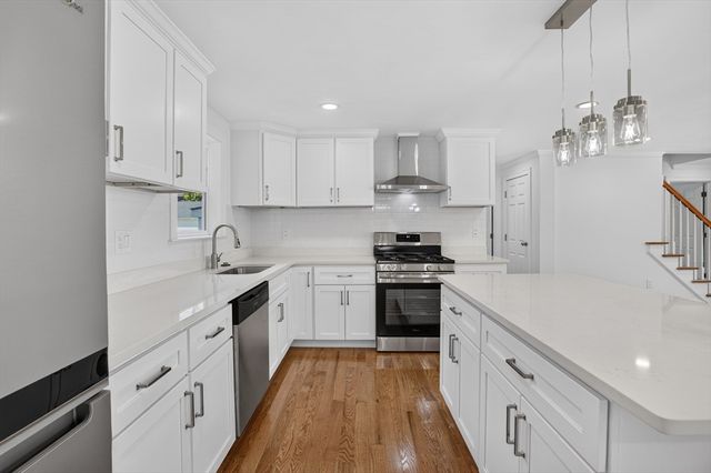 46 Richardson, Lowell, MA 01850