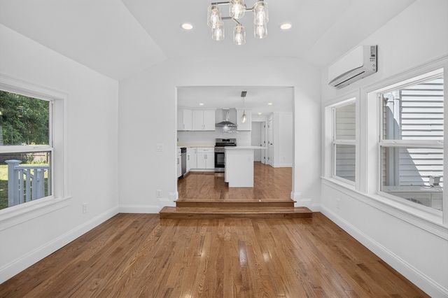 46 Richardson, Lowell, MA 01850