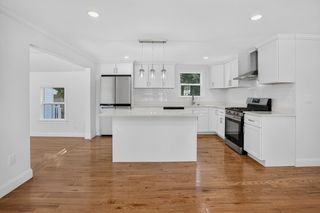 46 Richardson, Lowell, MA 01850