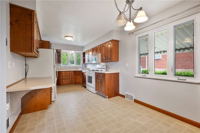 449 Thompsonville Rd, Peters Twp, PA 15317