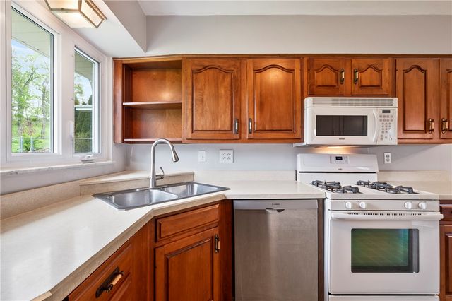 449 Thompsonville Rd, Peters Twp, PA 15317