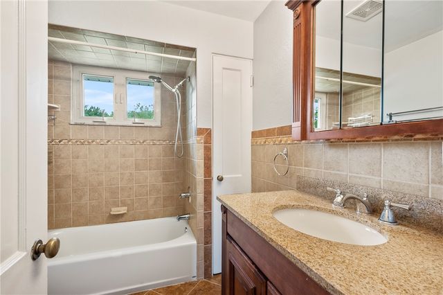 449 Thompsonville Rd, Peters Twp, PA 15317