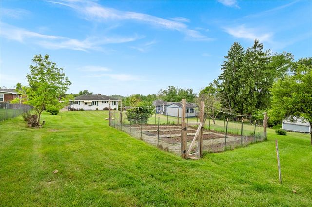 449 Thompsonville Rd, Peters Twp, PA 15317