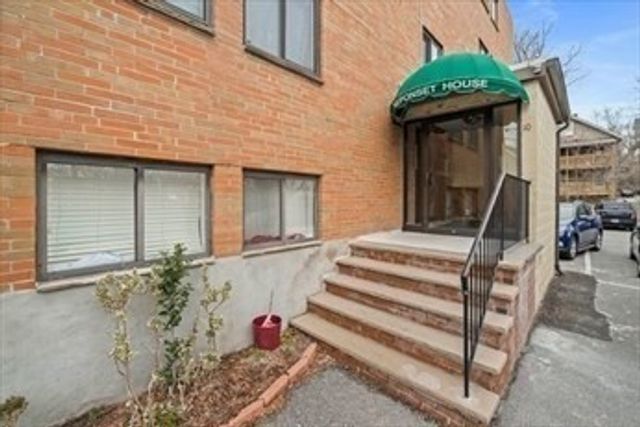 10 Coffey St 14, Boston, MA 02122