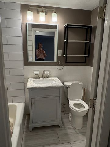 10 Coffey St 14, Boston, MA 02122