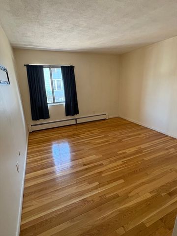 10 Coffey St 14, Boston, MA 02122