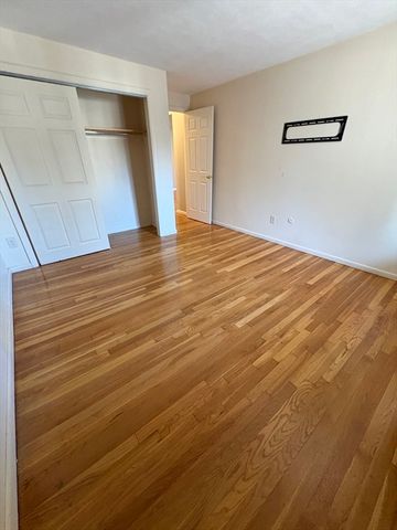 10 Coffey St 14, Boston, MA 02122