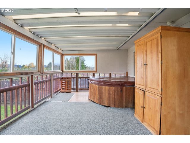 4724 Se POWELL VALLEY Rd, Gresham, OR 97080