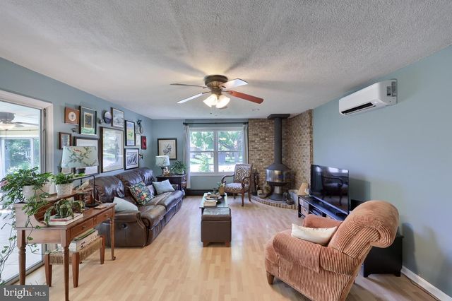 2202 HERSHEY AVE, East Petersburg, PA 17520