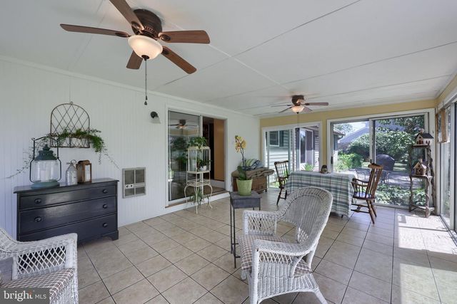 2202 HERSHEY AVE, East Petersburg, PA 17520