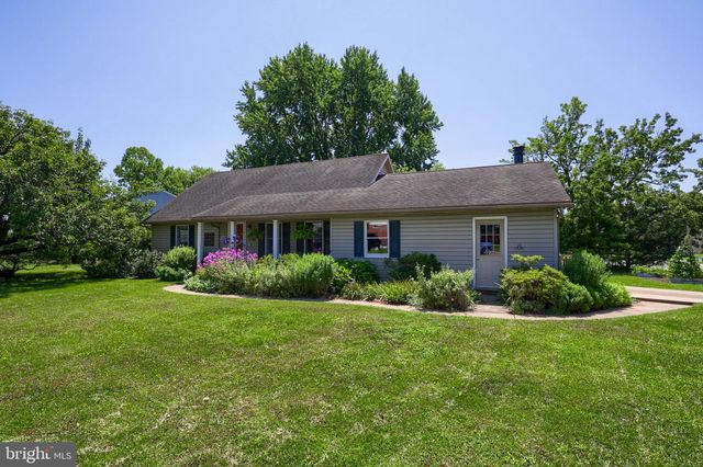 2202 HERSHEY AVE, East Petersburg, PA 17520