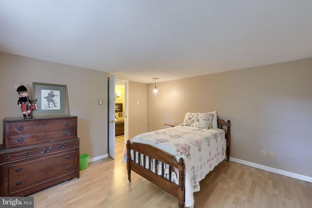 2202 HERSHEY AVE, East Petersburg, PA 17520