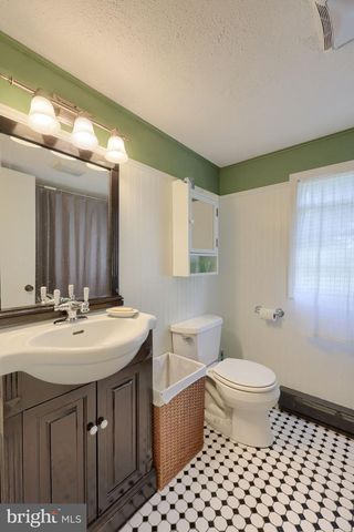 2202 HERSHEY AVE, East Petersburg, PA 17520