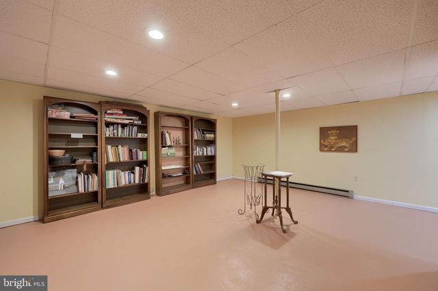 2202 HERSHEY AVE, East Petersburg, PA 17520