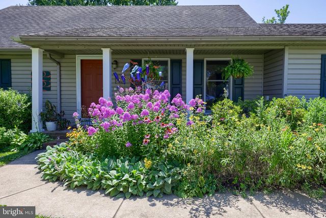 2202 HERSHEY AVE, East Petersburg, PA 17520