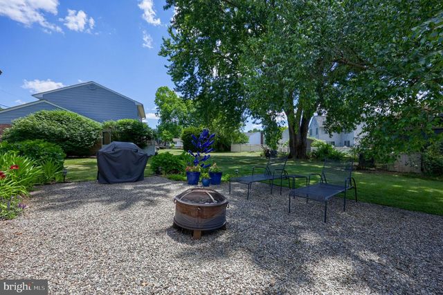 2202 HERSHEY AVE, East Petersburg, PA 17520