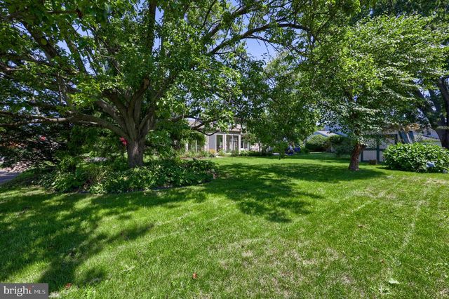 2202 HERSHEY AVE, East Petersburg, PA 17520