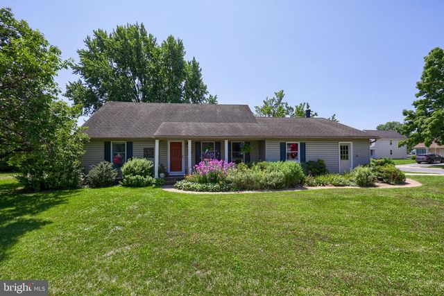 2202 HERSHEY AVE, East Petersburg, PA 17520