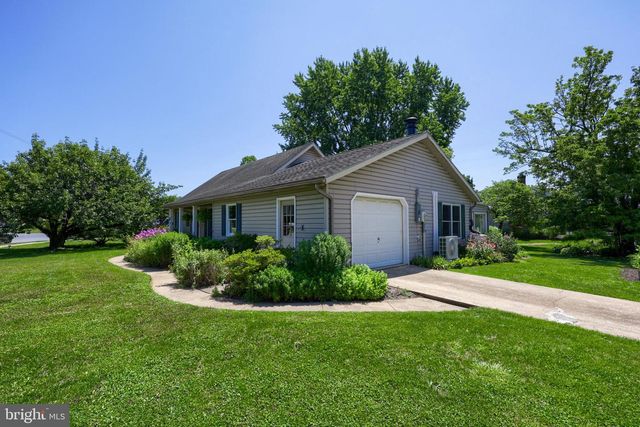 2202 HERSHEY AVE, East Petersburg, PA 17520