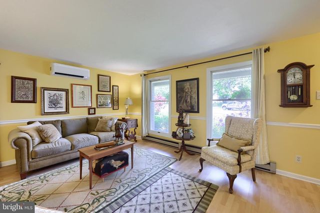 2202 HERSHEY AVE, East Petersburg, PA 17520