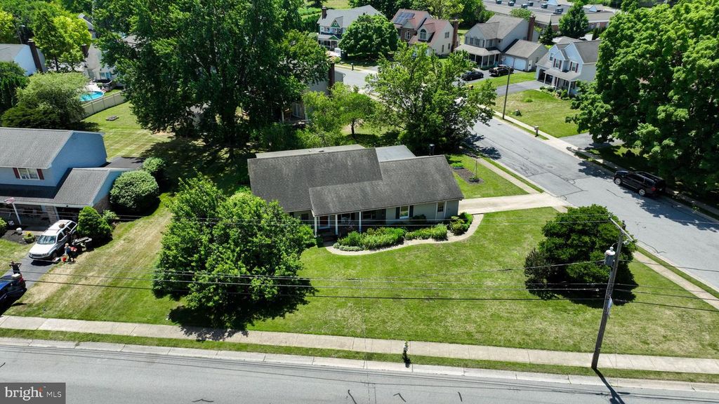 2202 HERSHEY AVE, East Petersburg, PA 17520