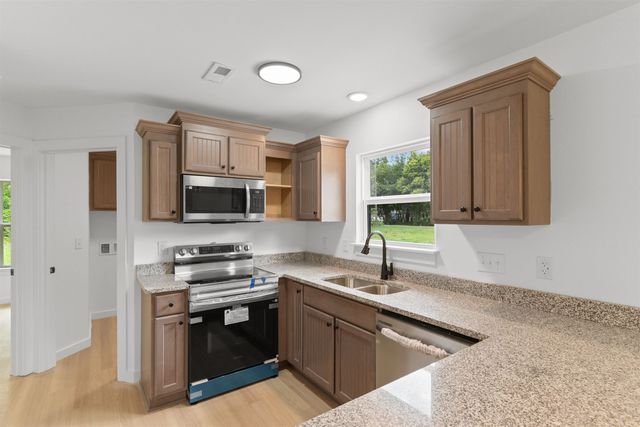 402 S Magnolia Ave., Andrews, SC 29510