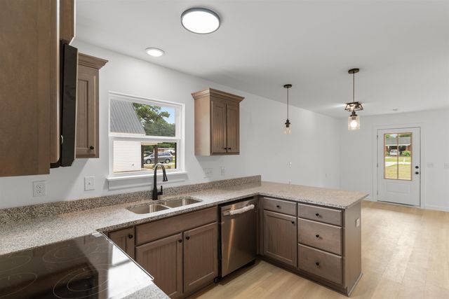 402 S Magnolia Ave., Andrews, SC 29510