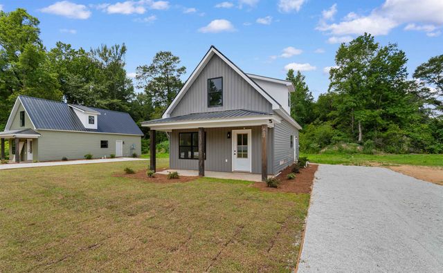 402 S Magnolia Ave., Andrews, SC 29510
