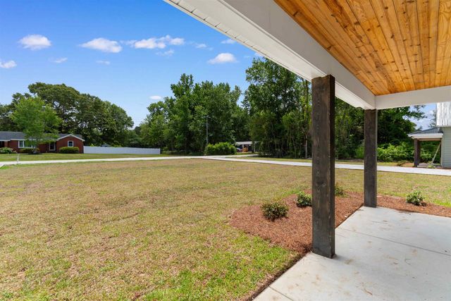 402 S Magnolia Ave., Andrews, SC 29510