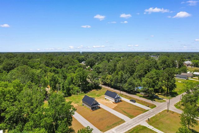 402 S Magnolia Ave., Andrews, SC 29510