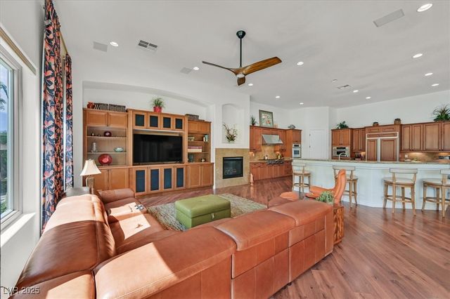 8485 Frazier Park Court, Las Vegas, NV 89143