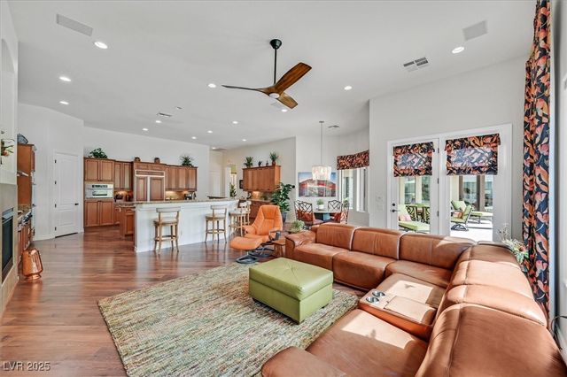 8485 Frazier Park Court, Las Vegas, NV 89143