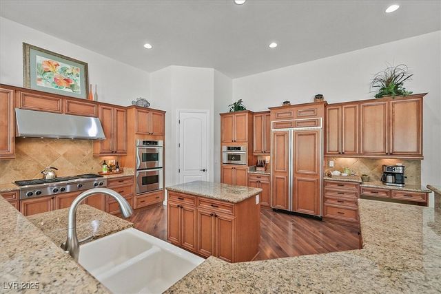 8485 Frazier Park Court, Las Vegas, NV 89143