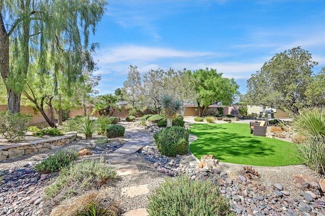 8485 Frazier Park Court, Las Vegas, NV 89143