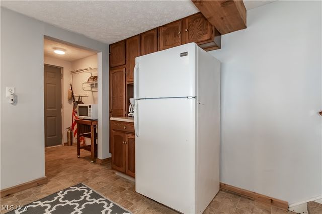 15 Lake Hurst Drive, Ashtabula, OH 44004