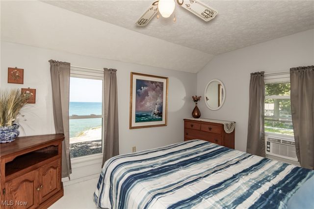 15 Lake Hurst Drive, Ashtabula, OH 44004