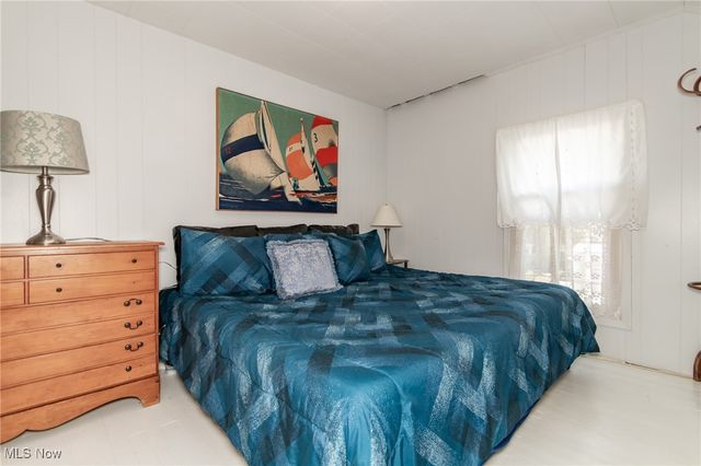 15 Lake Hurst Drive, Ashtabula, OH 44004